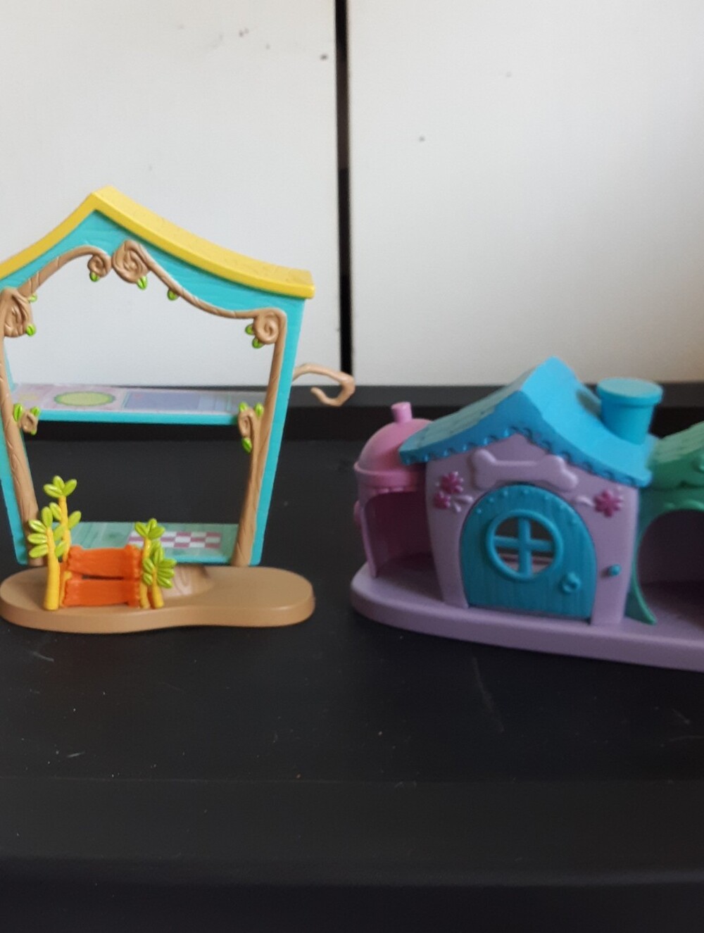 Hasbro Littlest Pet Shop Mini Playset Lot 2 Doghouse Garden House 2004 2013 LPS